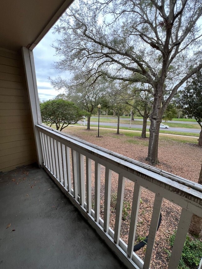 Building Photo - $500 OFF 1 BED 1 BATH CONDO IN THE HEART O...