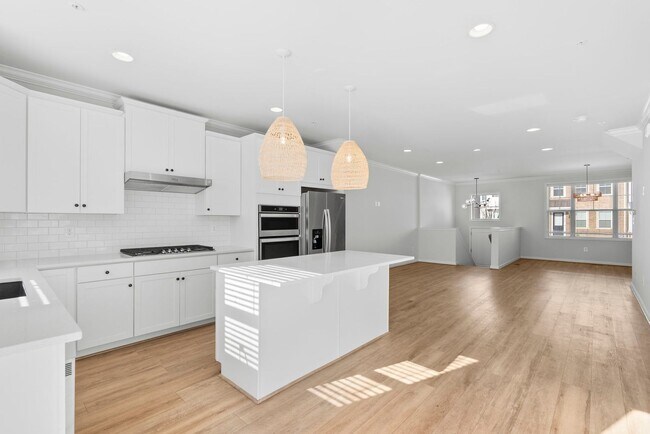 Building Photo - 3 Bed 2.5 Bath - Clarksburg Townhouse - Attached 2 Car Garage