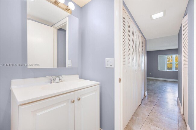 Building Photo - 4141 Nautilus Dr
