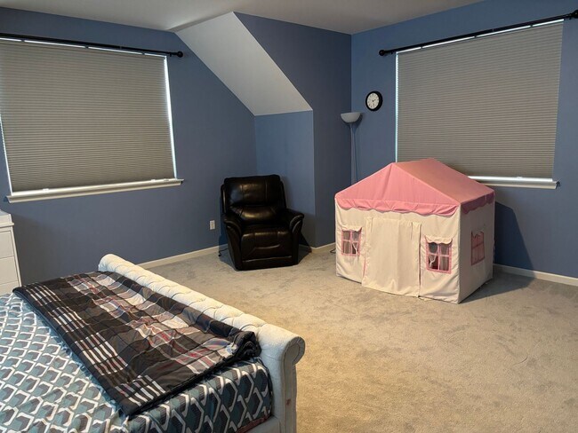 Building Photo - 708 Alban Aly