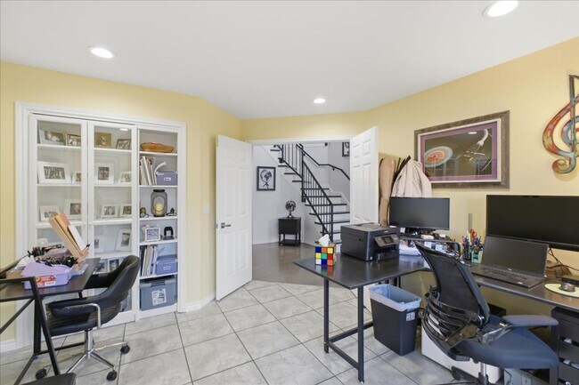 Building Photo - 1235 NW Countryside Ct