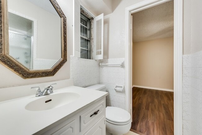 Building Photo - 2240 Babalos Ln