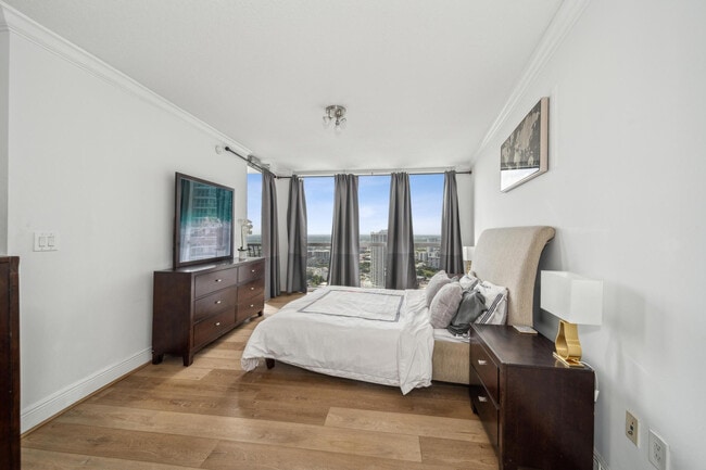 Building Photo - 1750 N Bayshore Dr