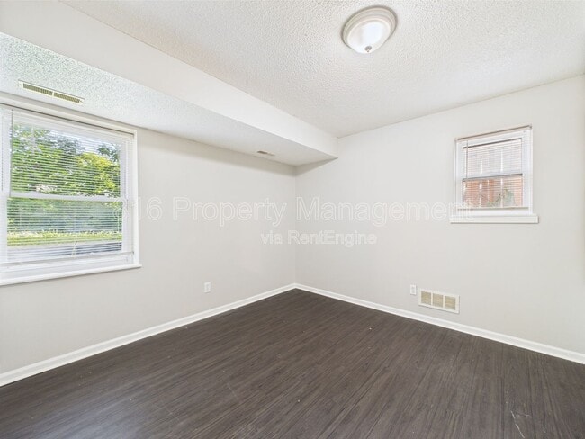 Building Photo - 1229 W Hayward Ave