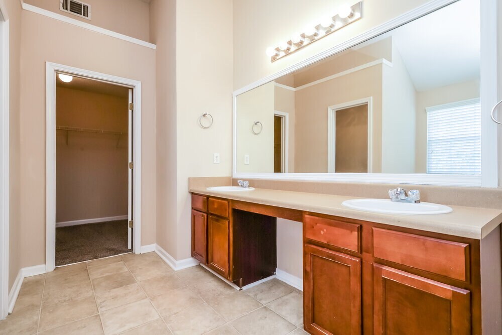 Building Photo - 369 Kentwood Springs Dr