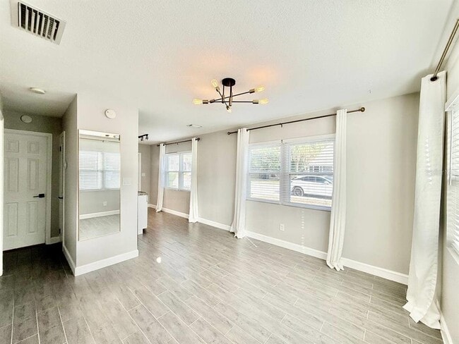 Building Photo - 1904 W Cypress St