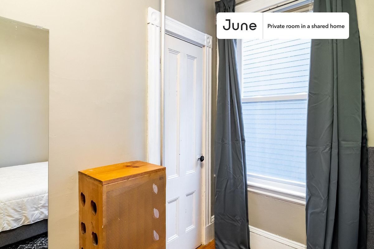 Building Photo - Room in Shared 5 bed/1 bath home