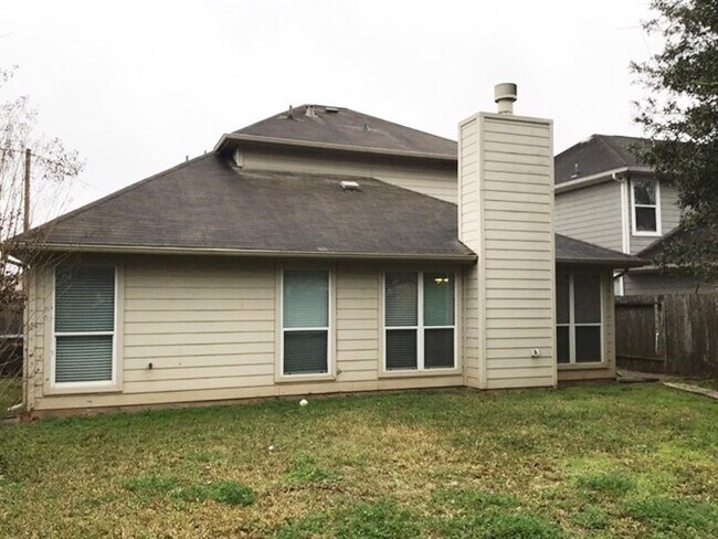 Building Photo - 2218 Shady Pine Dr