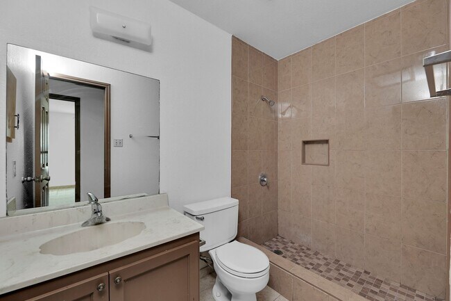 Building Photo - 31st St Apts