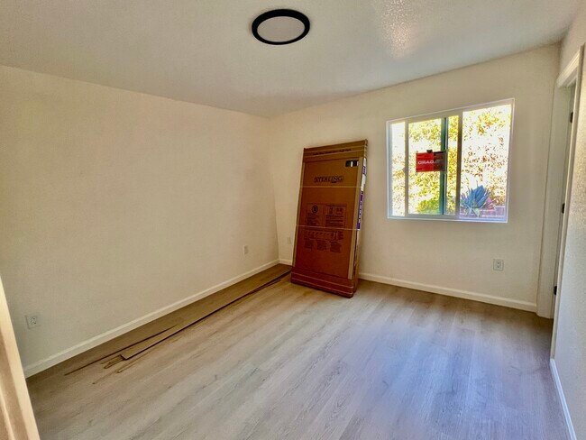 Building Photo - 1561 Royal Way