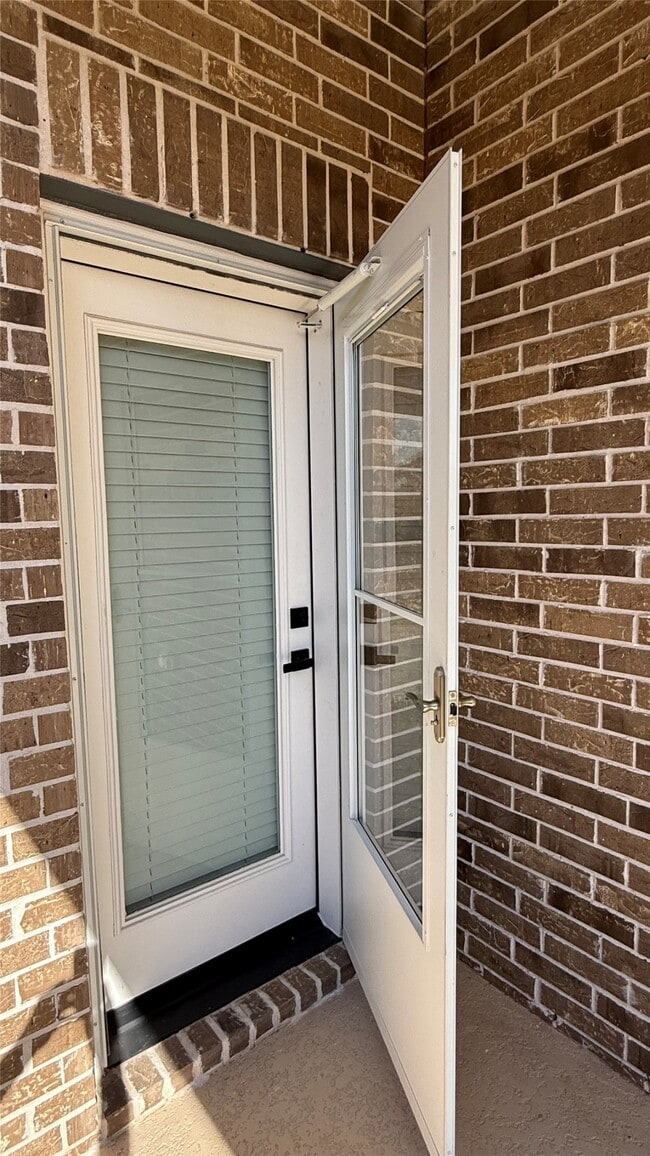 Building Photo - 215 Amaranth Wy