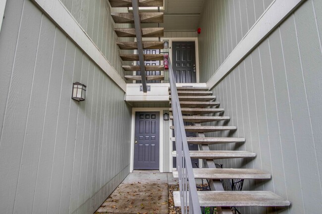 Building Photo - Refreshed 2/2 Second Floor Campbell Condominium in Great Location! Attached Garage & Additional S...