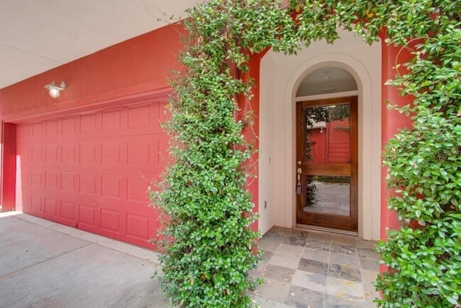 Building Photo - 408 Parker St