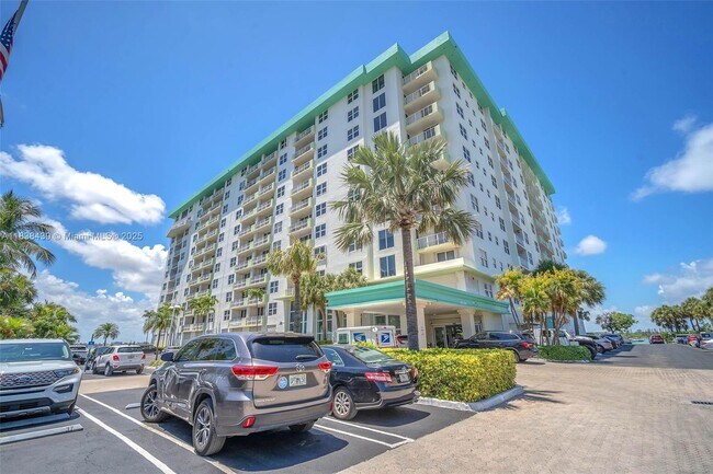 Building Photo - 10350 W Bay Harbor Dr