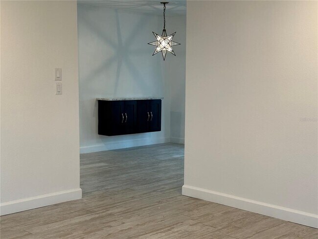 Building Photo - 4300 Avanti Cir