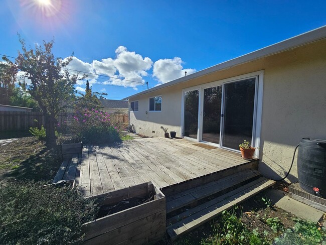 Building Photo - Beautifully updated 3-bedroom, 2-bath single-story home in one of El Sobrante’s most desirable ne...