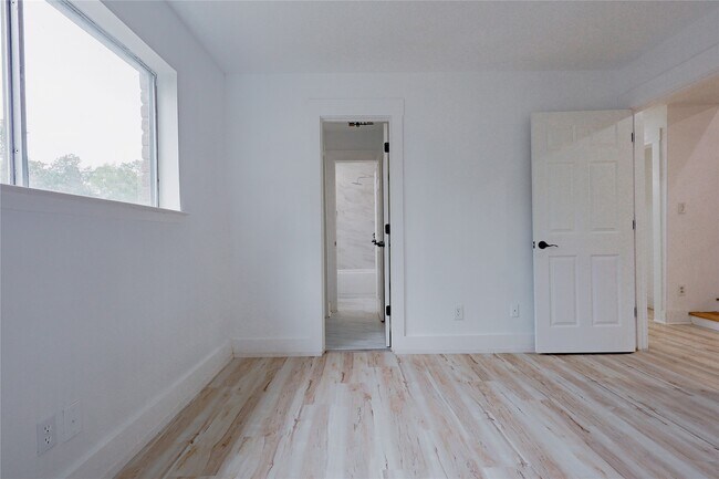 Building Photo - 2902 Misty Park Dr