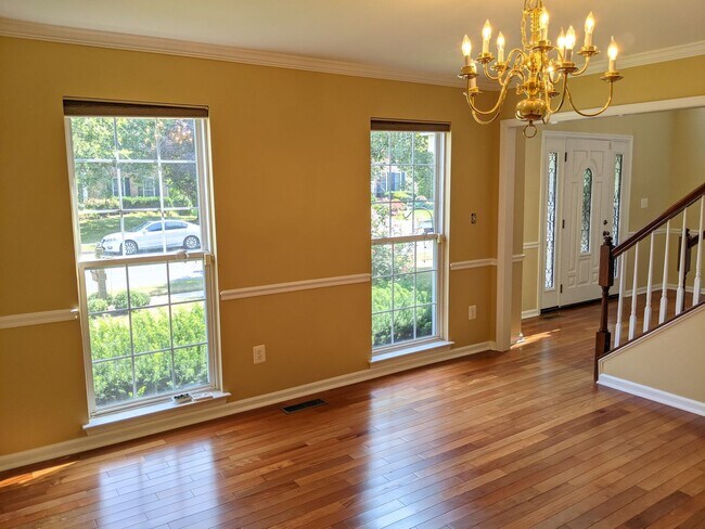 Building Photo - 403 McClellan Dr
