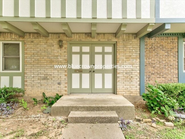 Building Photo - 462 Westview Terrace