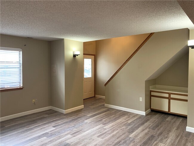 Building Photo - 605 W Benton St
