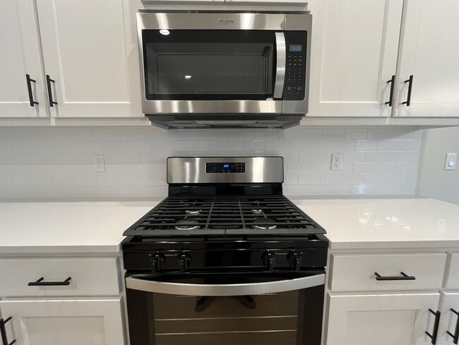 Building Photo - Modern 2025-Built 4 Bedroom Home with EV Charging, 5kW Solar, Open-Concept Living, Scenic Outdoor...