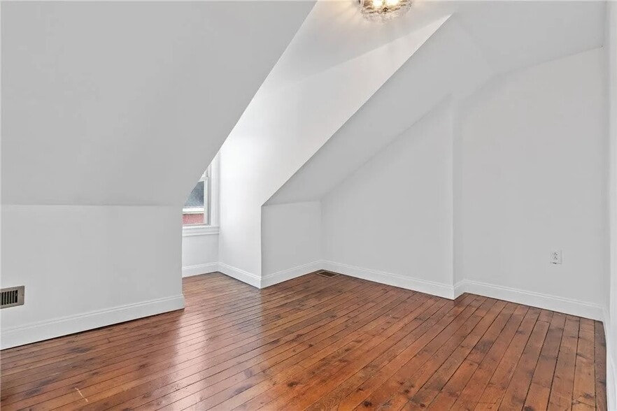 Building Photo - 3817 Howley St