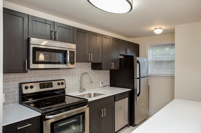 Building Photo - Maison Ridge