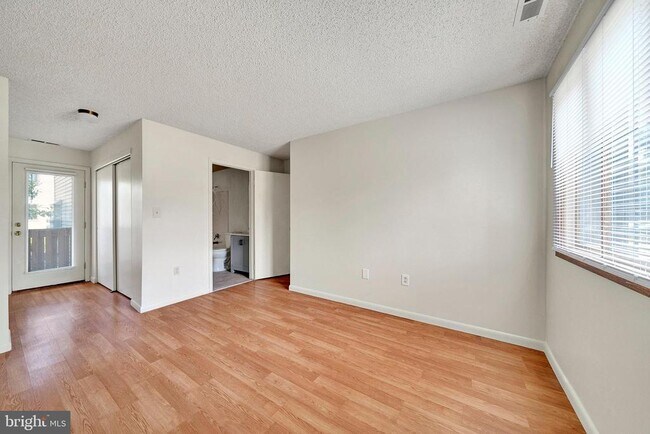 Building Photo - 601 Ravens Crest Dr
