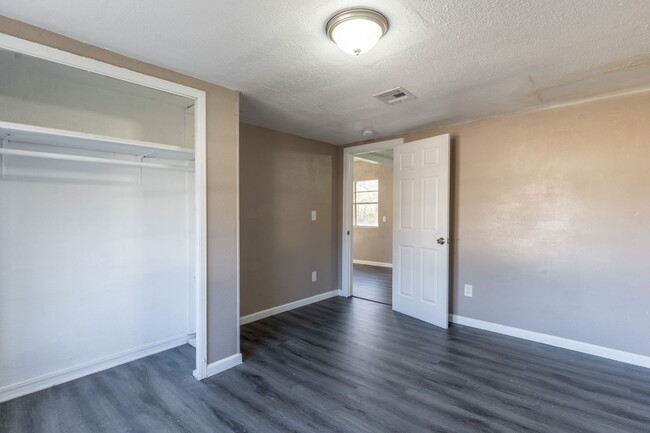 Building Photo - Beautiful 3 bed 1 bath!