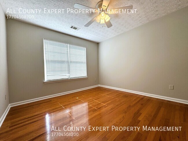 Building Photo - 6463 Topside Ave