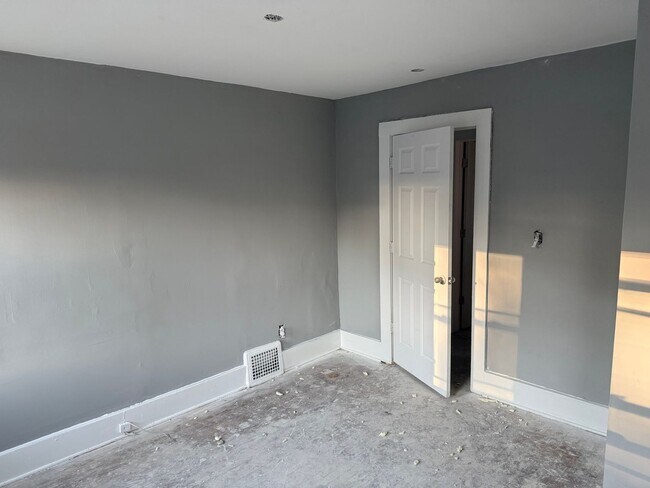 Building Photo - 12722 Birwood St