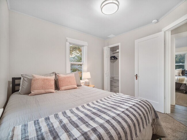 Building Photo - Millwood 2 bedroom condo