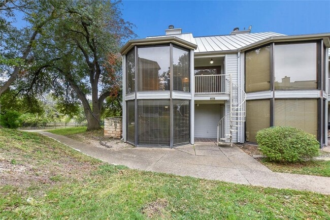 Building Photo - 195 World of Tennis Sq