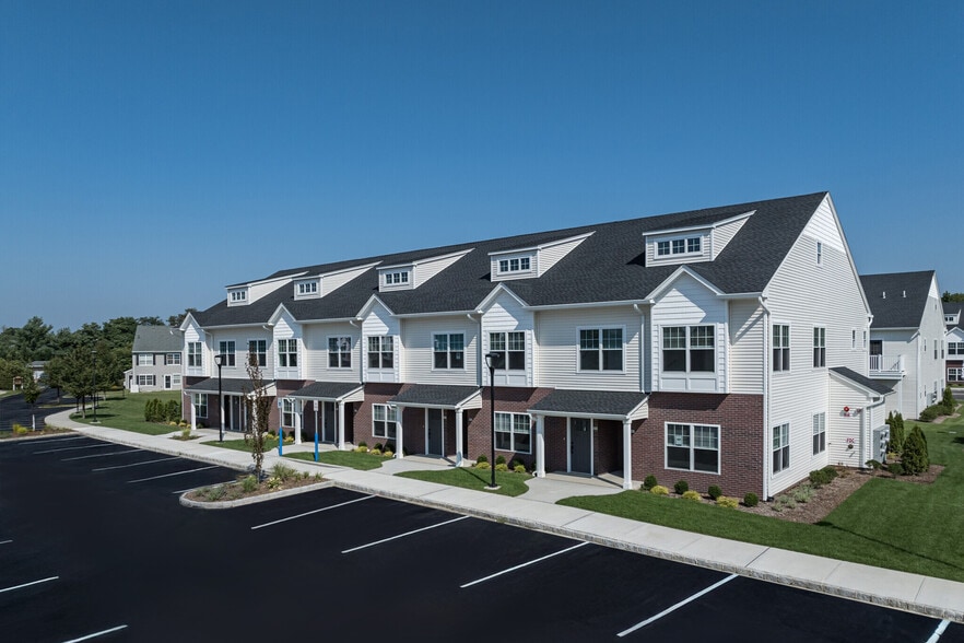 Primary Photo - The Villas on Eastview