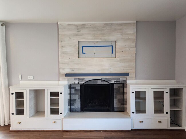Building Photo - Updated 3 Bedroom Townhome in Great Area!