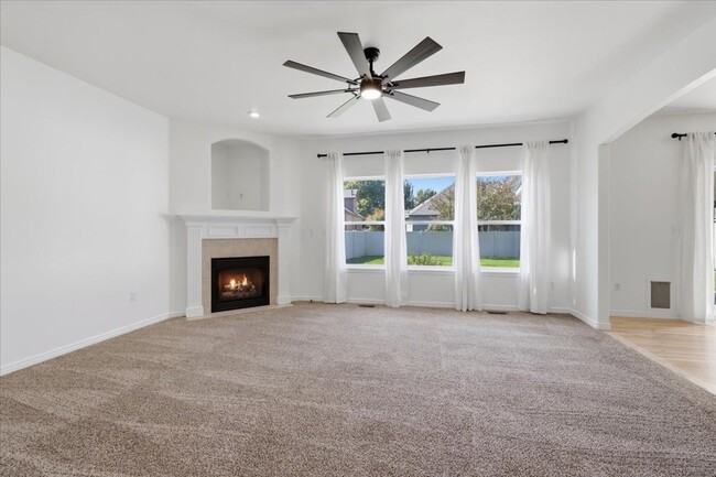 Building Photo - 3053 E Calabria Dr