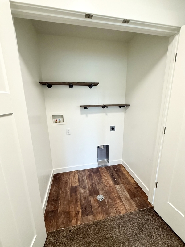 Building Photo - 676 E 550 S