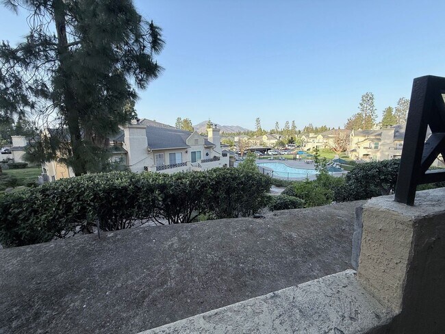 Building Photo - Eastlake Shores Downstairs Condo feat. Two Bedrooms and Two Bathrooms