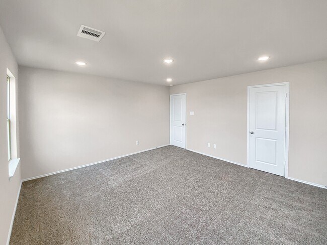 Building Photo - 13071 Clear View Dr