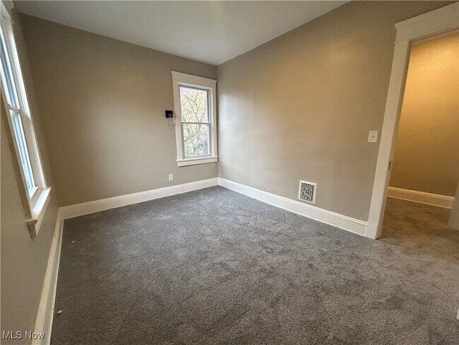 Building Photo - 7417 Linwood Ave