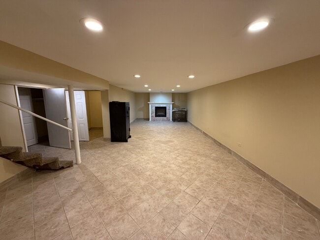 Building Photo - 9503 Greenwood Dr