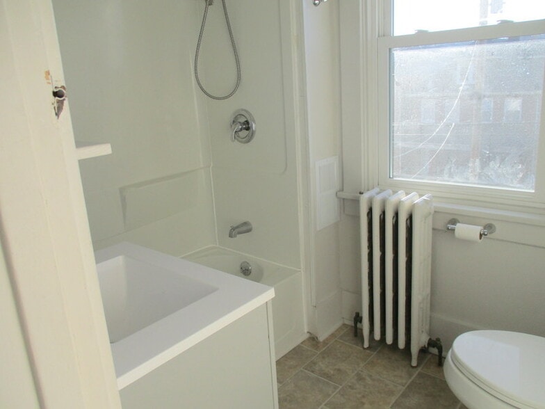 Building Photo - 924 Beaver Rd