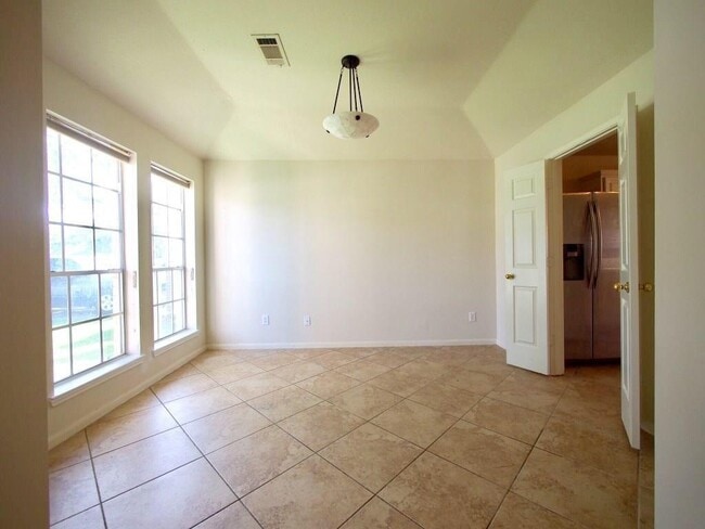 Building Photo - 4915 Lochman Ln