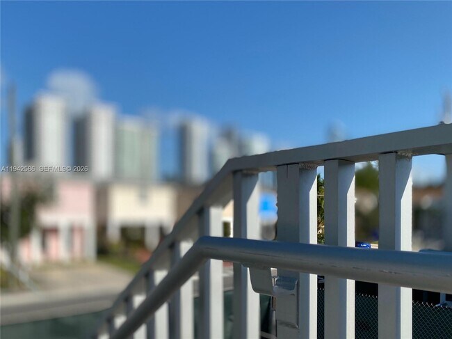 Building Photo - 1560 NW 1st Ct