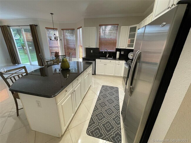 Building Photo - 16331 SW 49th Ct