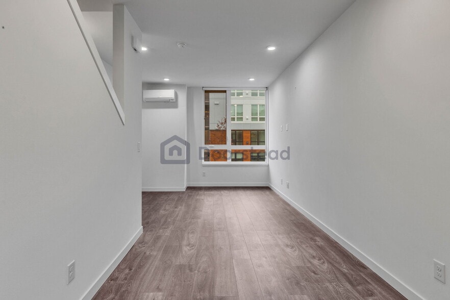 Building Photo - 6309 9th Ave NE