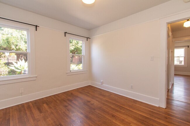 Building Photo - Charming North Park 2 Bedroom with Washer/Dryer, Backyard & Parking!