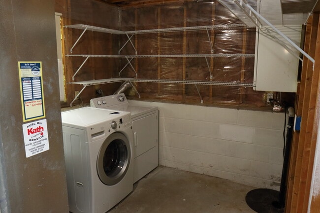 Laundry/Utility - 7096 Stratford Rd