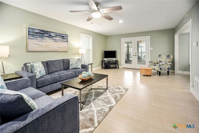 Building Photo - 8 Las Brisas Pl