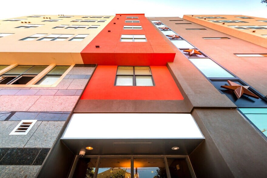 Building Photo - 800 W 26th St